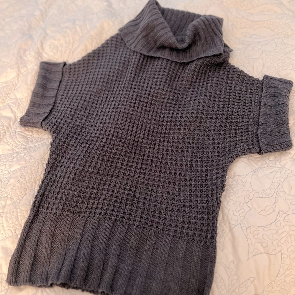 Maurice’s, Medium, Short Sleeve Gray Sweater